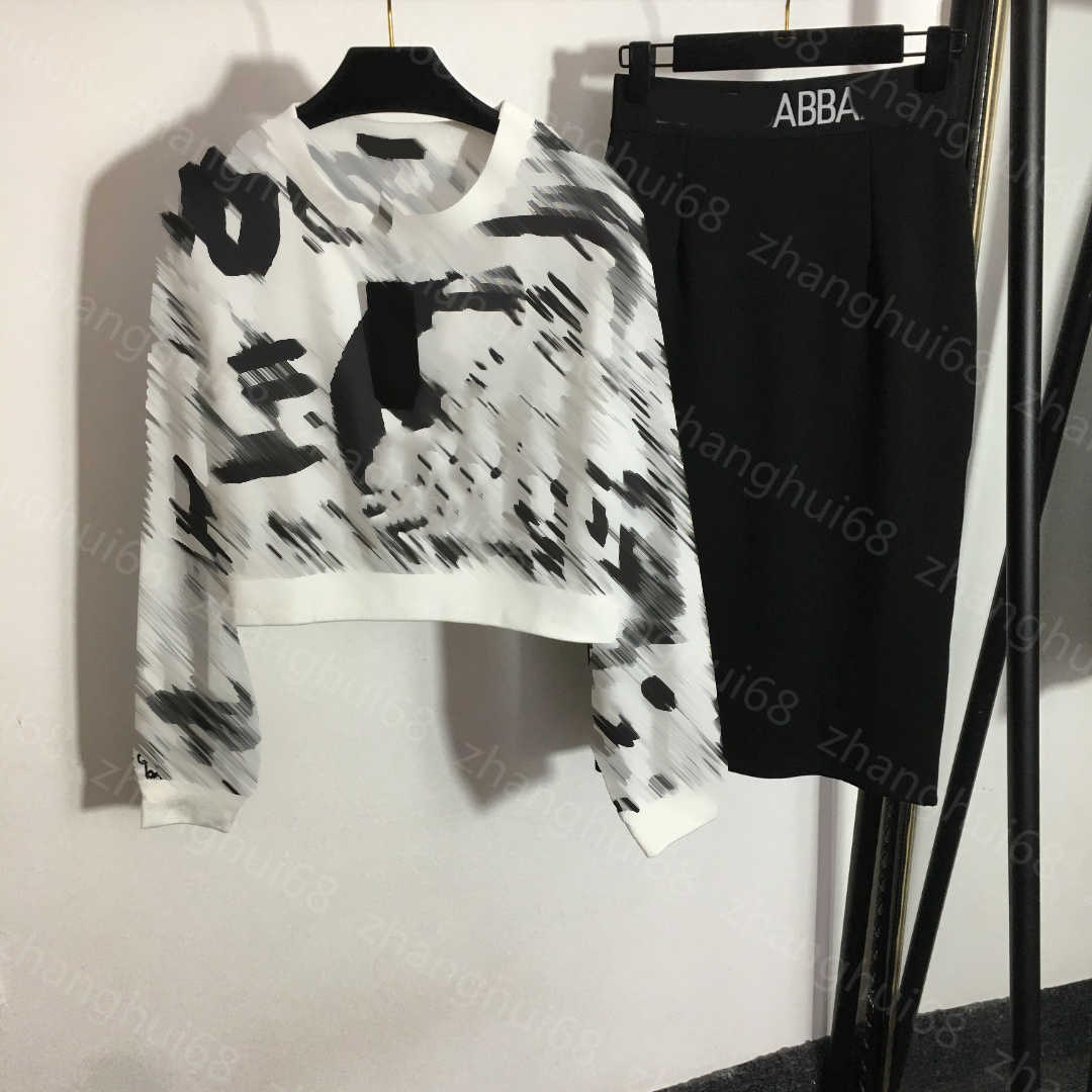 

23ss skirt set womens designer clothing Graffiti monogram print short long sleeve T-shirt medium length bag hip high waist half skirt sets womens clothing