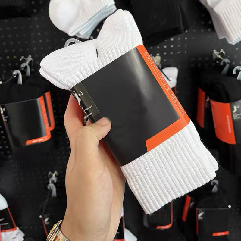 

Mens Socks Women Men High Quality Cotton All-match Classic Ankle Hook Breathable Black and White Football Basketball Sports Sock, With tags