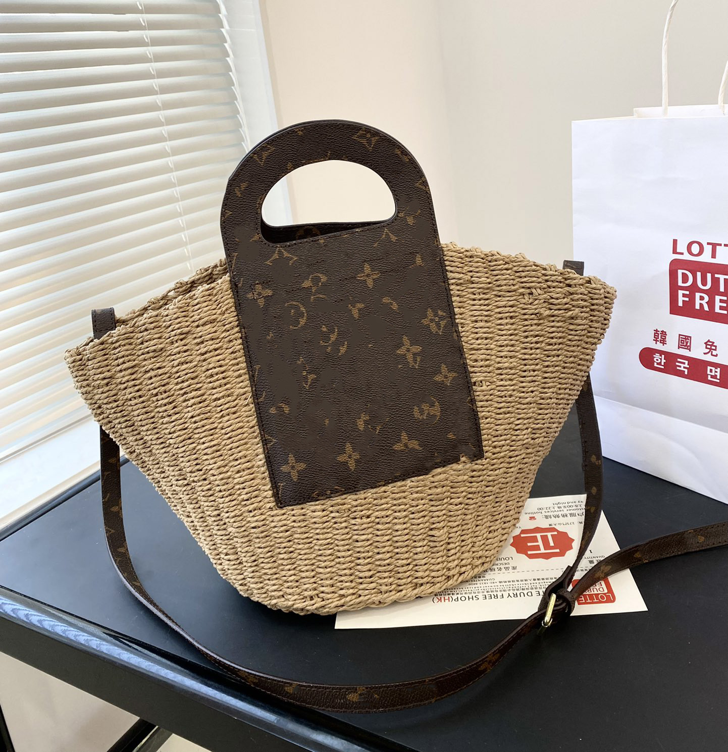 

Tote Beach bag New straw braided outdoor bag Designer bag, Brown