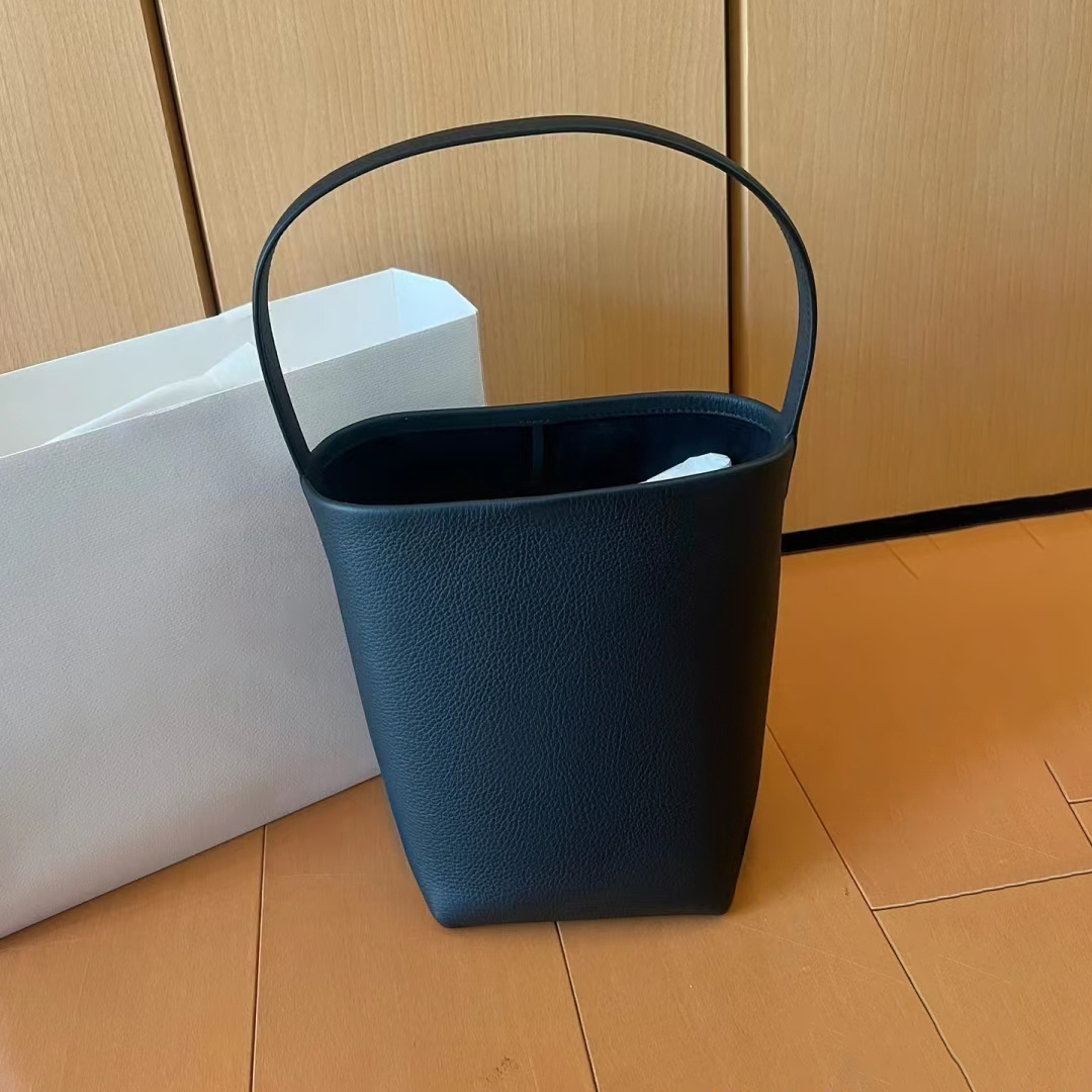 

3Size the row Park tote Bag Luxurys handbag designer summer beach bags shoulder Womens bucket makeup underarm bags classic Mens Cowhide clutch crossbody Basket bag, White