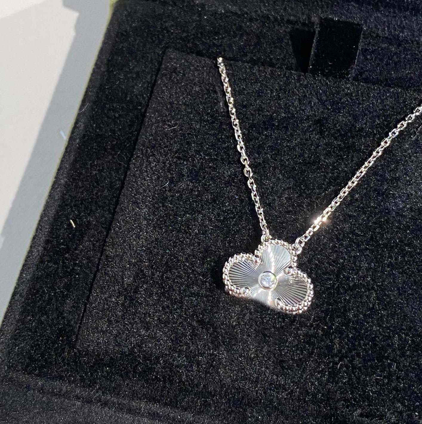 

2023 Luxury quality S925 Silver pendant necklace in silver plated clip earring have box stamp PS5034