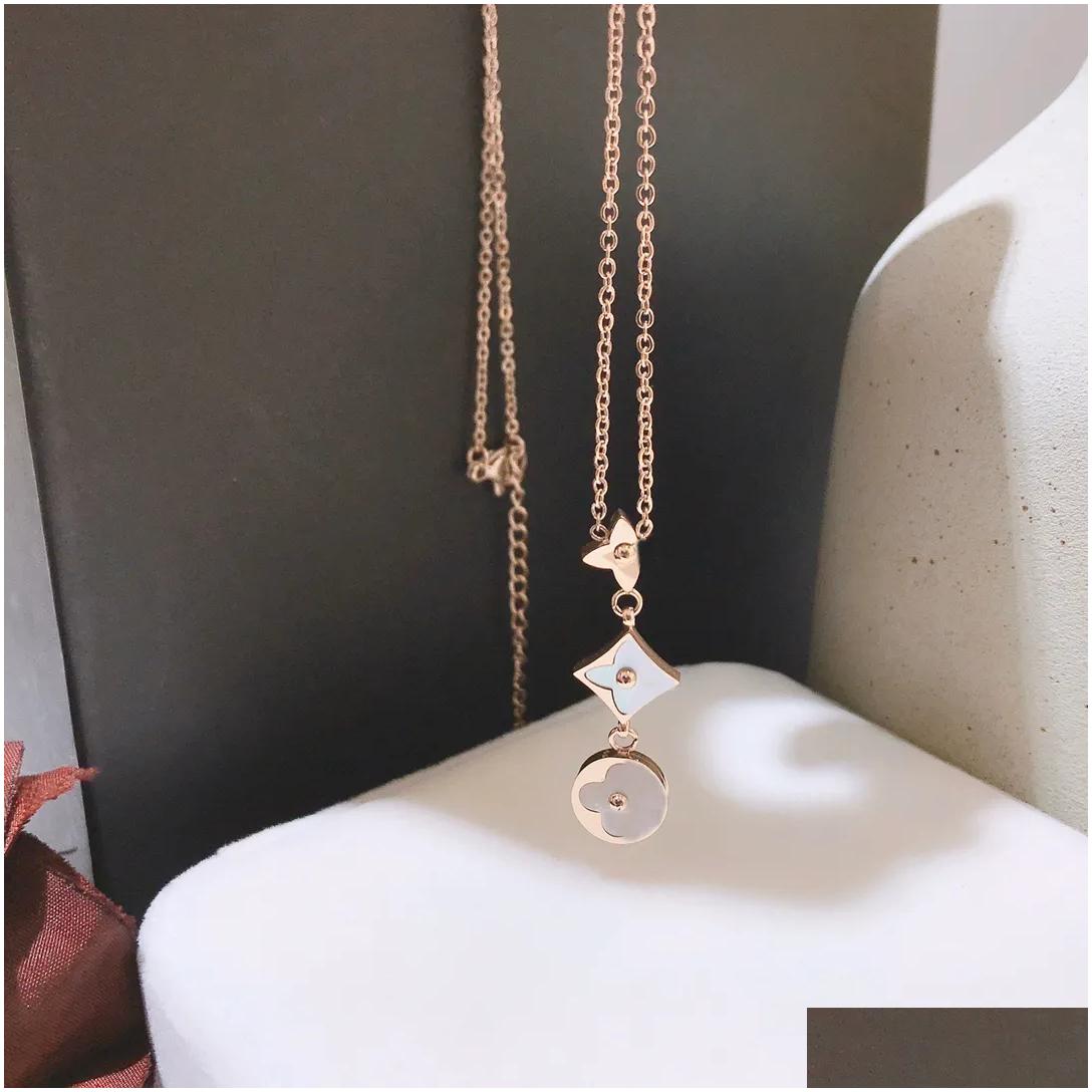 

Pendant Necklaces Fashion Women Luxury Designer Necklace Choker Chain 18K Gold Plated Rose Stainless Steel Flower Letter Pendants St Dhlaj