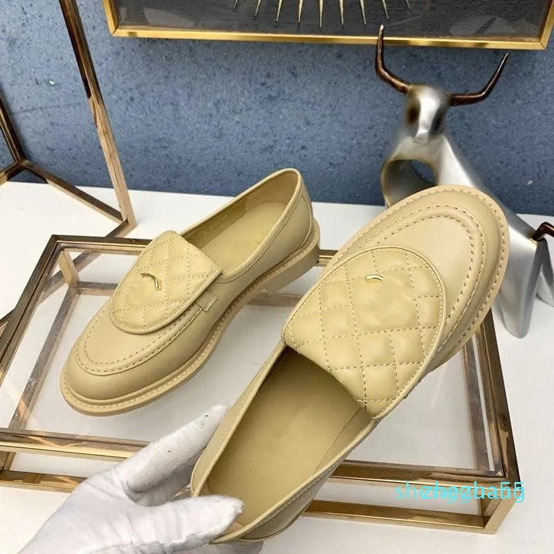 2023-Nouvelle-Neuw Designer Robe Chaussures Black Black Femmes Plaid Paid Tandted Boucle C Chaussures de plate-forme Shiny Chaussures en cuir Bas