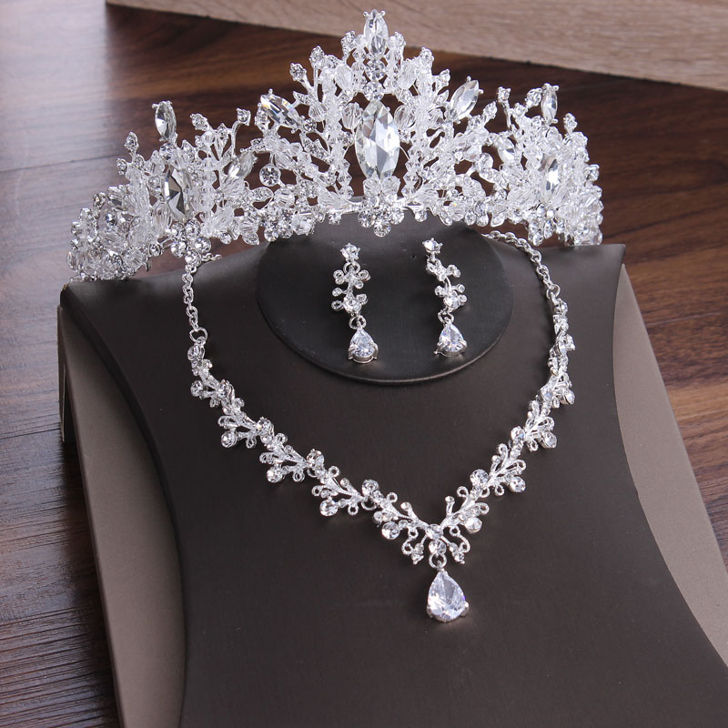 

Bride Crown Necklace Earrings Three Piece Set Wedding Hair Accessories Show Street Shooting Accessories Set Luxury Rhinestone Goddess Crown Set