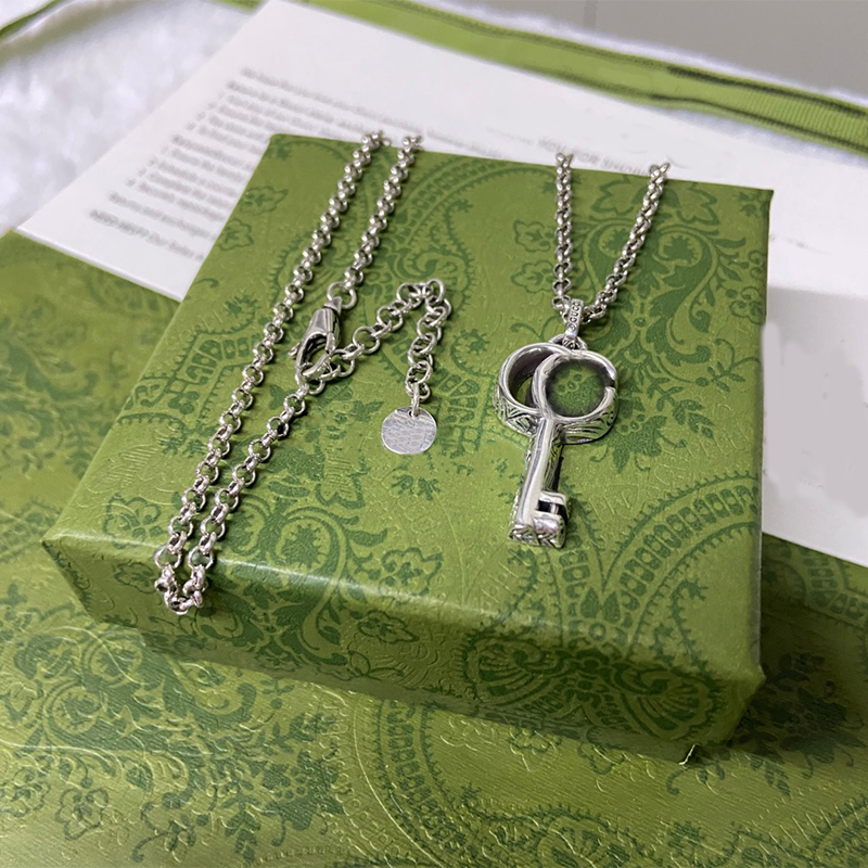 Designer Necklaces Classic Key Pendant Jewelry Retro Carving Keys Luxury Necklacess Couples Party Holiday Love-image-866094500