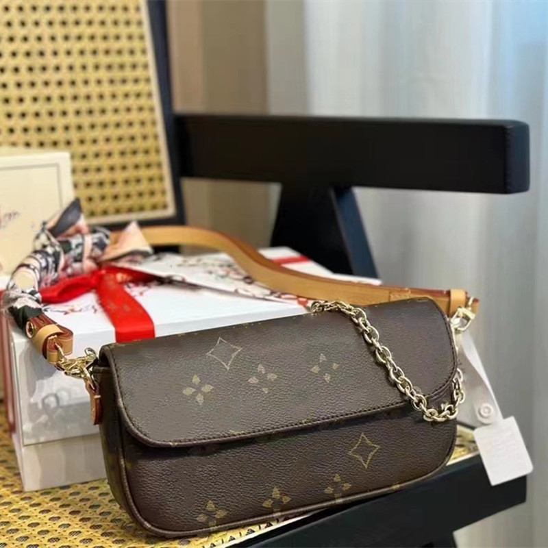 

2023 New Clamshell Underarm Mahjong Bag Classic Old Flower Chain One Shoulder Bag Everything Commuter Small Square Bag, Brown