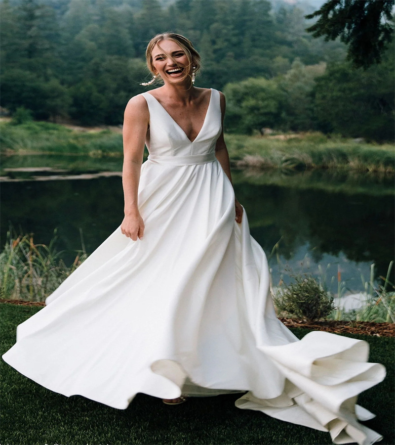 Simple Forest Boho Wedding Dress 2023 Sexy V Neck A Line Satin Bohemain Backless Beach Country Bride Dress Korean Women Bridal Boho vestidos de novi
