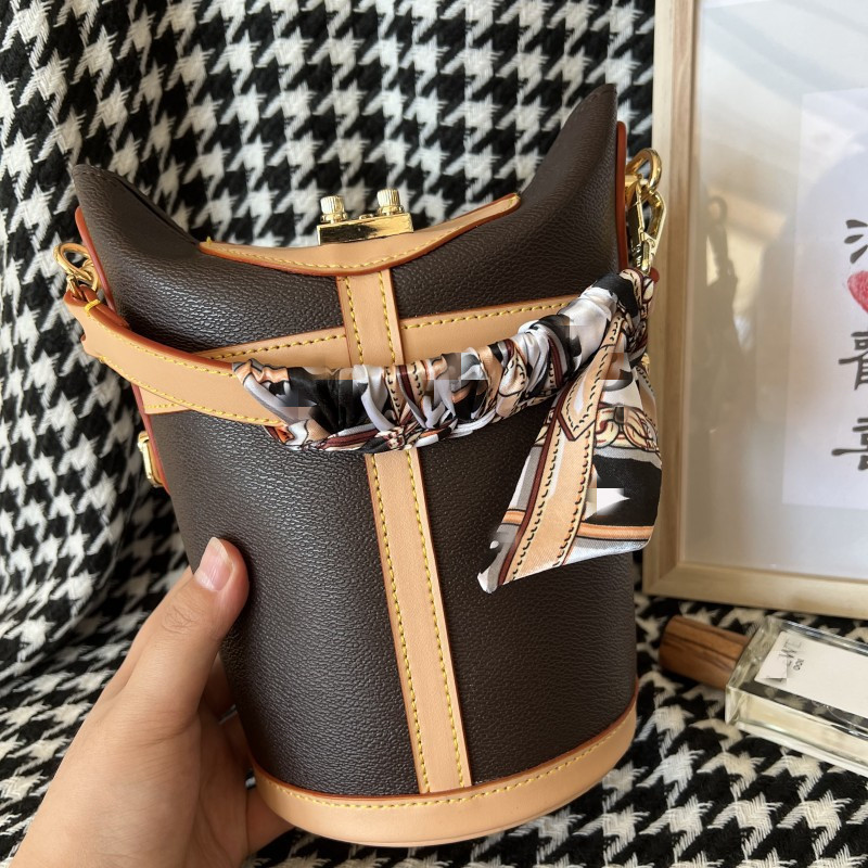 

Retro Chinese Style Lock Handbag Bag Classic All-match Texture Lady Bucket Bag New Fashion French Female Bag, Brown