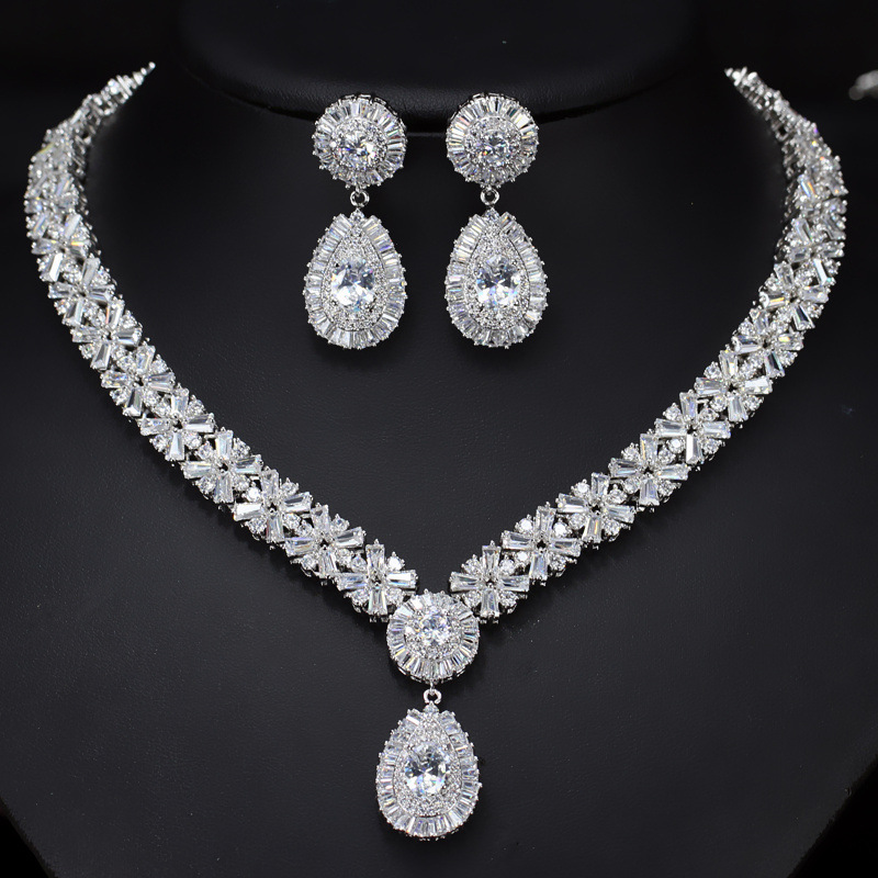 Charm Flower Lab Diamant Ensemble de bijoux 14K Gold Filled Party Boucles d'oreilles de mariage Collier pour femmes Ensembles de mariée Bijoux de