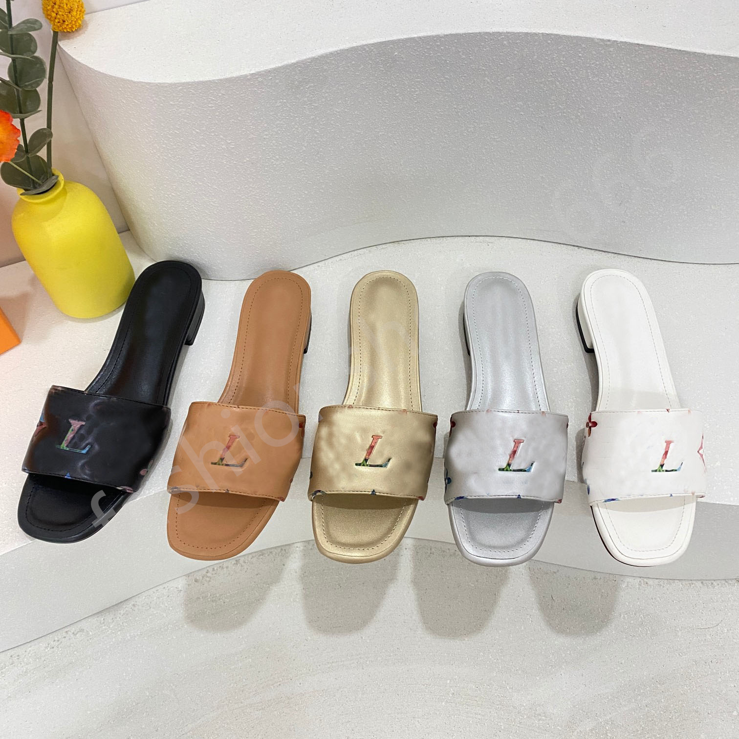 

Designer slippers Classic Sandals Genuine Leather Fashion Shoes Ladies slipper Beach Flip Flops with dustbag size 34-42, Black