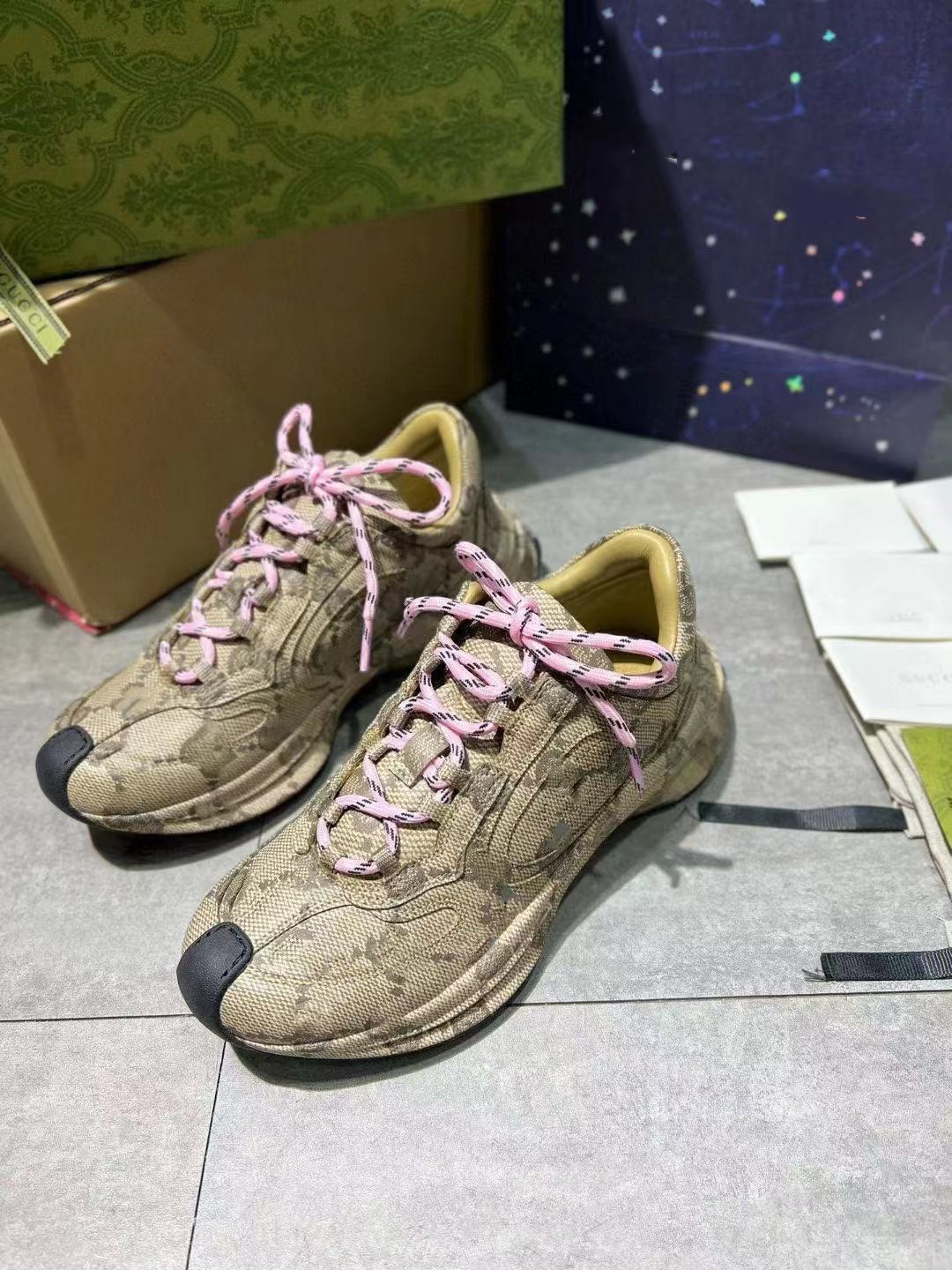 

2023 Designer Sneakers Fashion Rhyton Casual Shoes Men Women Vintage Daddy Sneaker Brand Lady Luxury Runner Trainers Chaussures Multicolor Platform Shoe