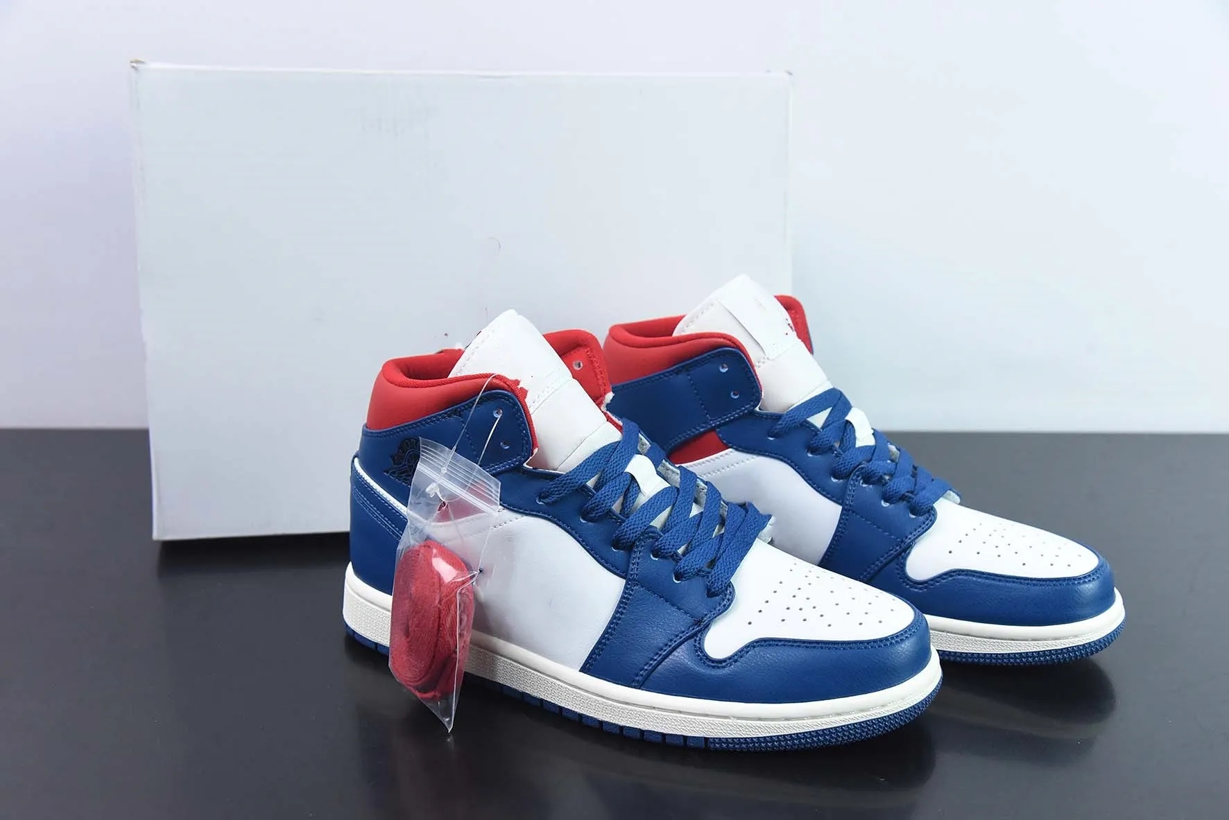 

Designer Shoes 1 High OG 1 Mid GS White French Blue Gym Red Men Women Basketball Shoes Original Quality Dnks Low Pro Skateboard Sports Shoes Free Shipping, 01