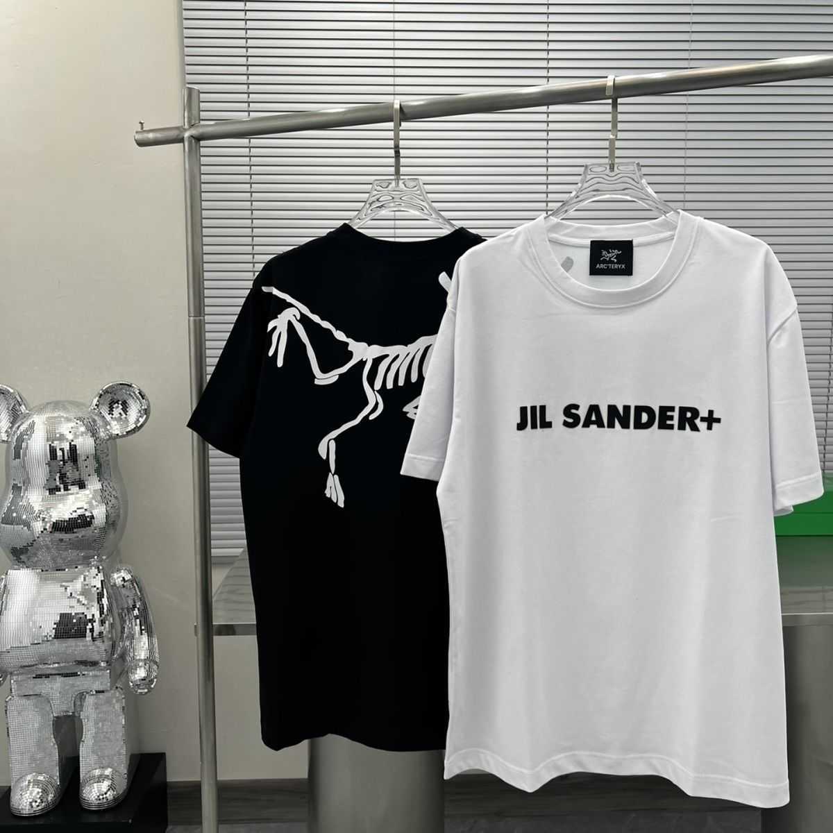 

Designer Fashion Clothing ARC TERYXES Tees Tshirt 2023 Archaeopteryx Back Big Letter Printing Short Sleeve Tshirt Top Half Bottom Shirt Mens Womens Leisure outdoor, White