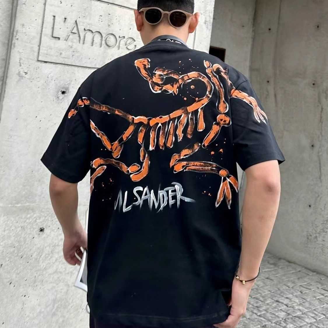 

Designer Fashion Clothing ARC TERYXES Tees Tshirt Archaeopteryx Tide Brand New Handpainted Graffiti on the Back Print Short Sleeve Tshirt for Men Women Round Neck Ha, White