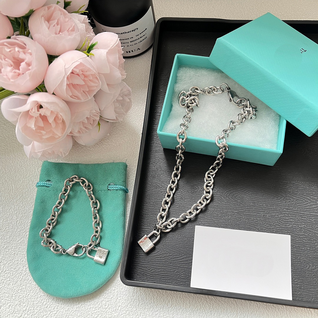 

Jewelry Sets Bracelet & Necklace Designer CO 925 Slive Choker Women men Jewelry Wedding Party Gift Necklace New Style Stainless Steel Necklace Wholesale