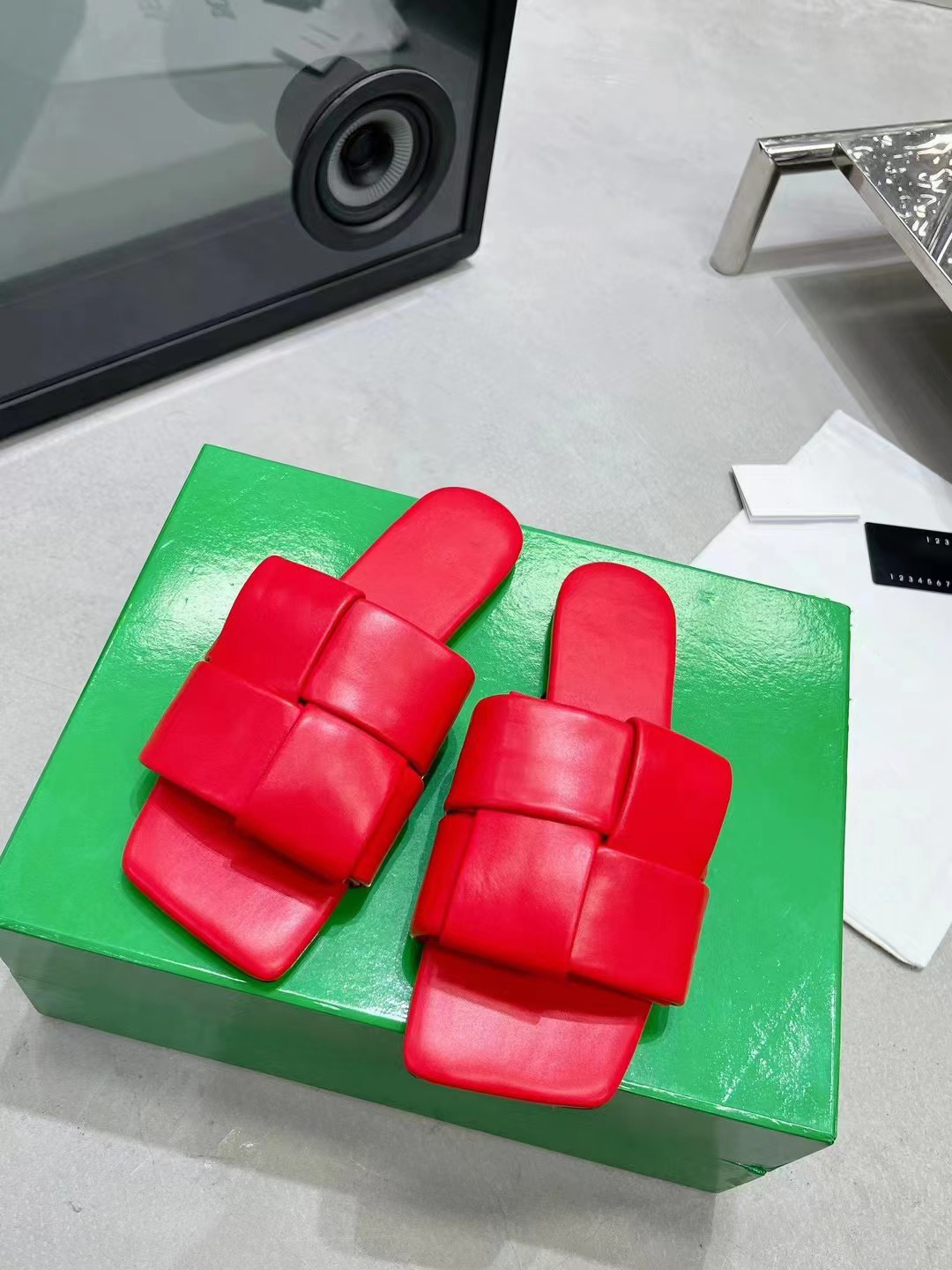 

European Classic Luxury Style Women's Slippers Fashion sandal Shoes Flat slipper sole Soft and Comfortable, Printed Flower Decoration soft lrather, Brown