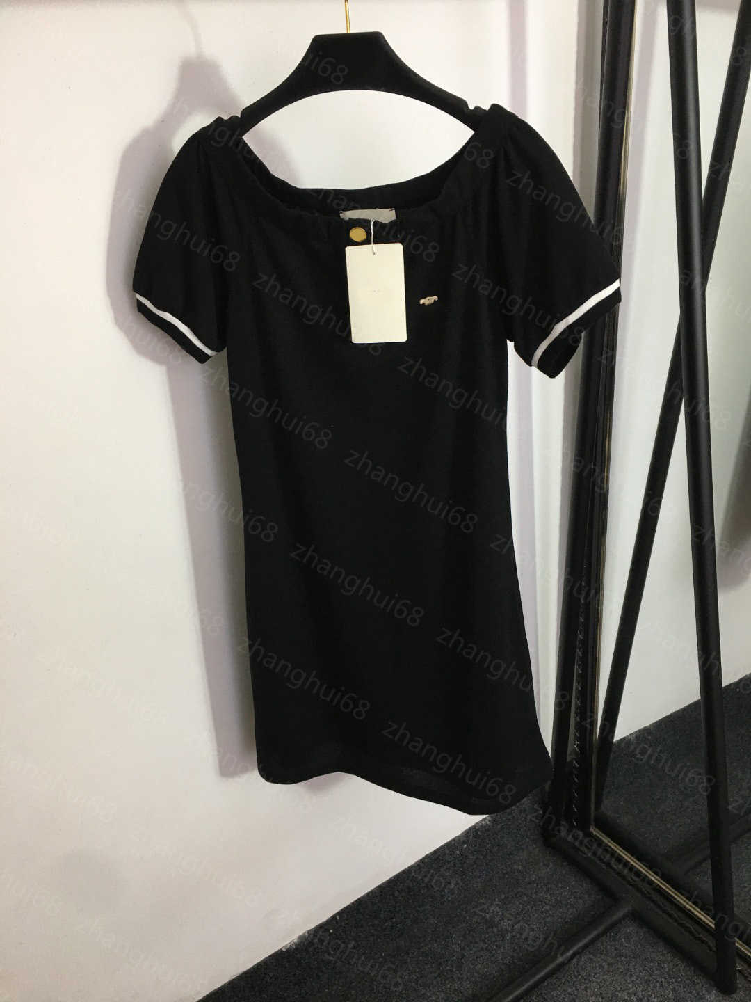 

23ss womens designer clothing summer dresses women dress Chest logo embroidery custom gold buckle one-line neck short-sleeved dress High quality womens clothing, 24