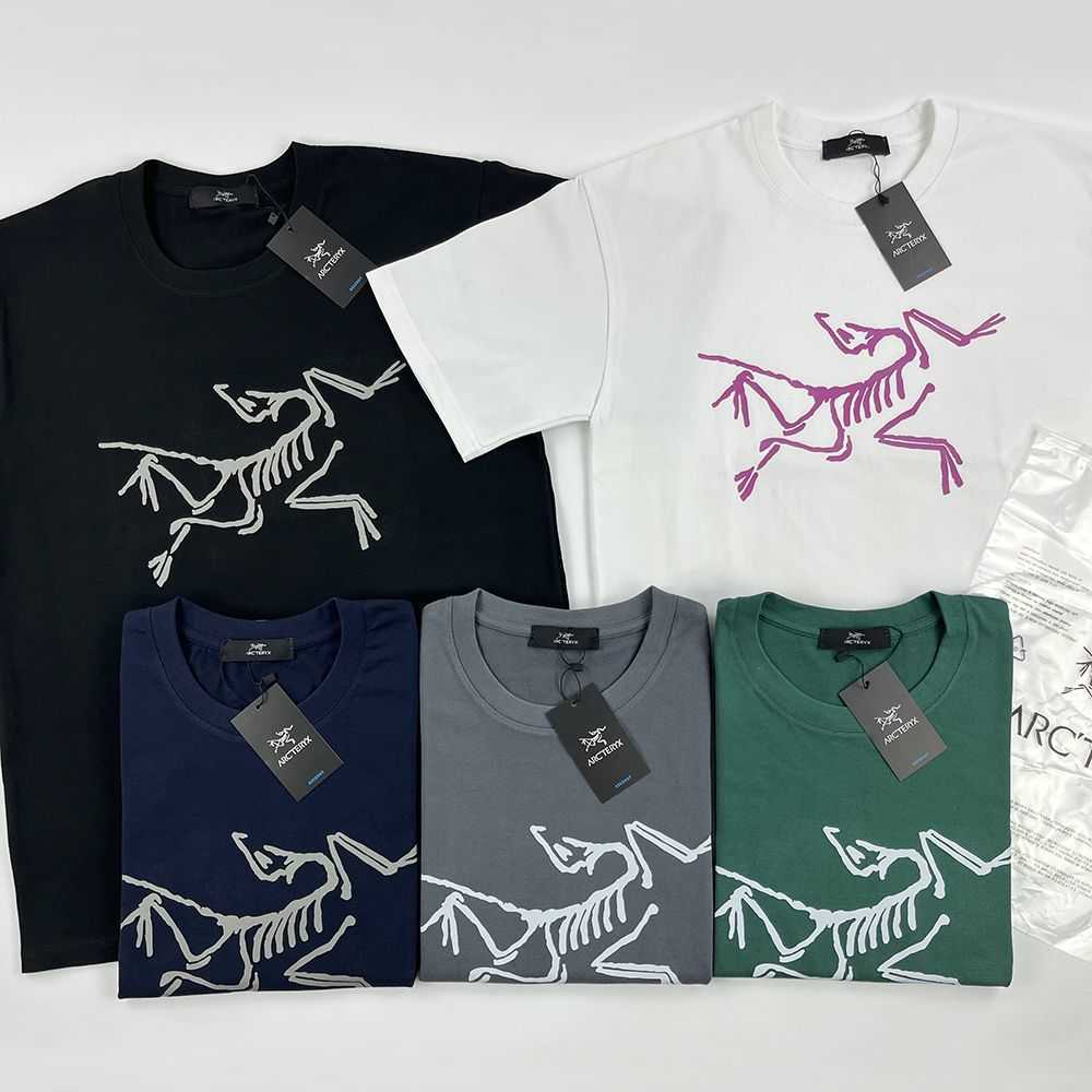 

Designer Fashion Clothing ARC TERYXES Tees Tshirt Zuniaojia 2023 New Summer Versatile Couple Style Upscale Summer Tshirt Trend Street Half Sleeve Mens Womens Short, Black