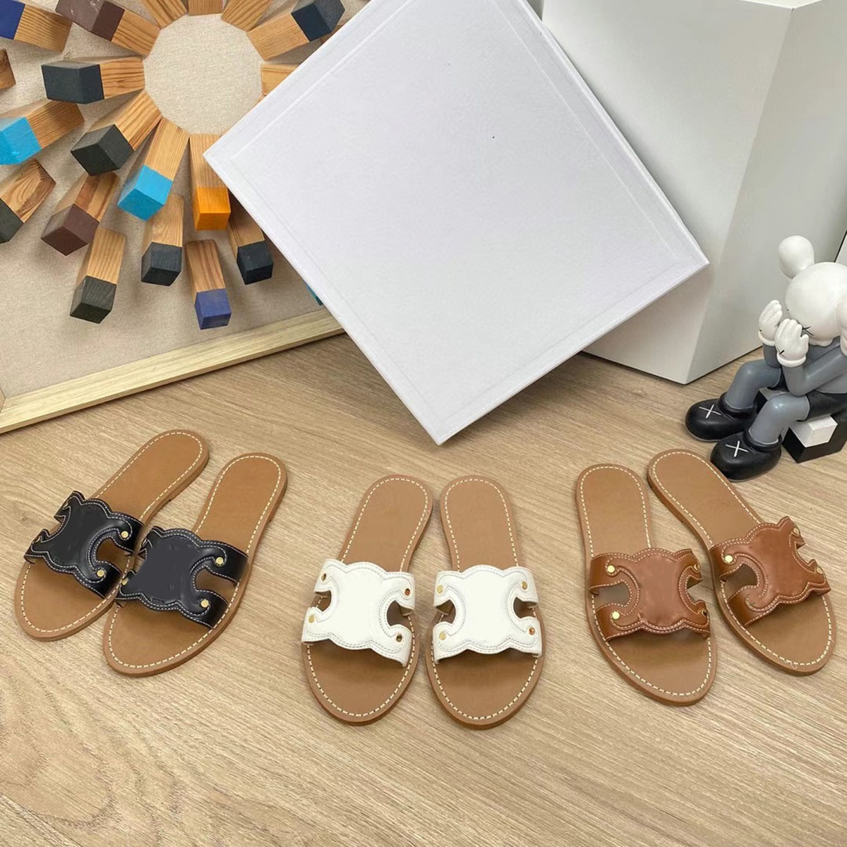 

Lightly padded flat slides slippers insole sandals Triomphe Embossed Leather open toe luxury designer for women holiday flats sandal factory footwear, White