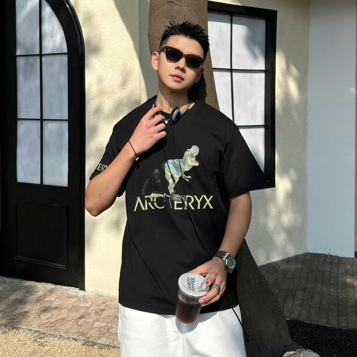 

Designer Fashion Clothing ARC TERYXES Tees Tshirt High Edition SpringSummer New Big Archaeopteryx Dinosaur Print Short Sleeve Tshirt for Men Women Round Neck Loose, White