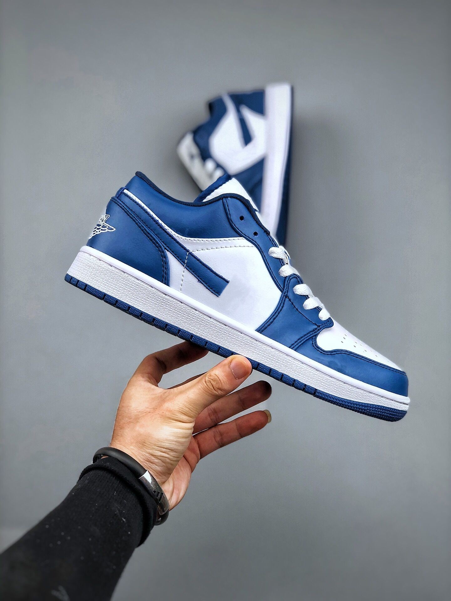 

top quality Casual Shoes With Box 1s Marina Blue Basketball Splashes Onto The Jumpman 1 Low White Dark 2023 Men Women Lifestyle Designer Sneakers