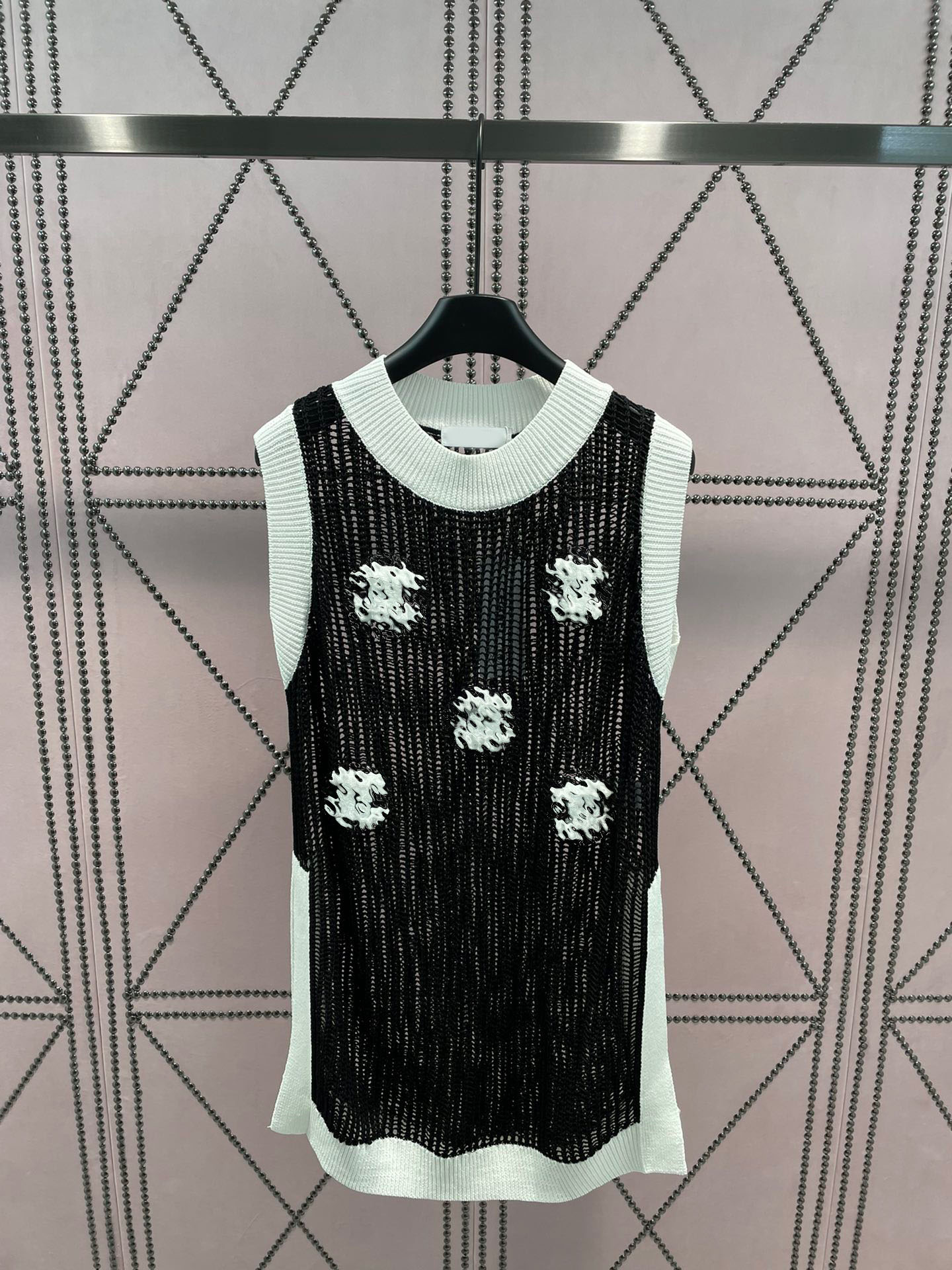 

2023 Runway Designer Summer Women Embroidery Knit Tank Tops Loose Sleeveless T-shirts Round Neck Casual Lady Tees Vests, White