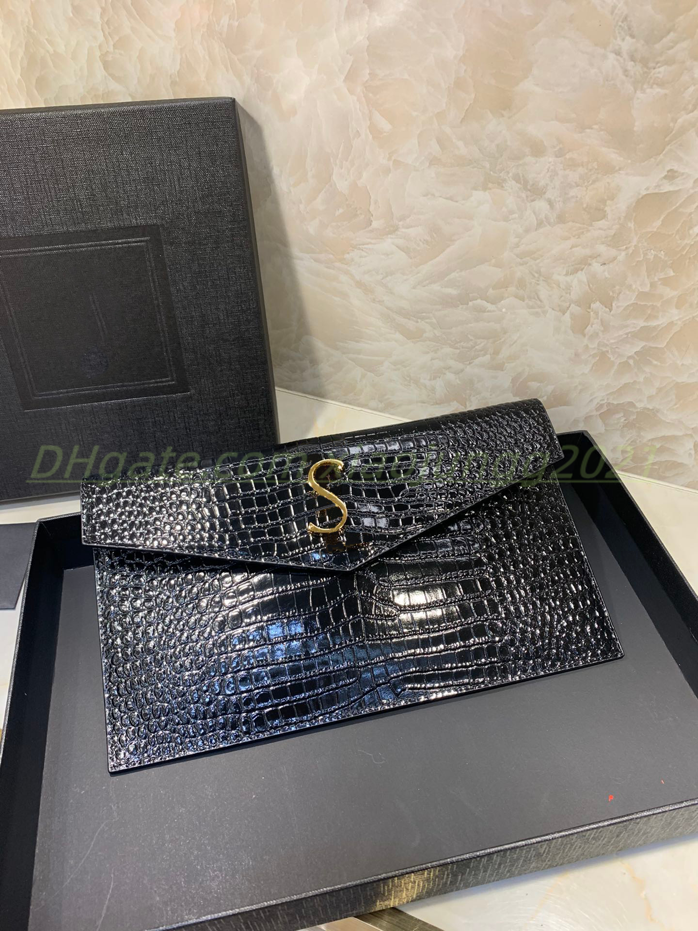 

luxury Designer wallet fashion Crocodile stripe envelope Clutch bags men high quality money bags Credit card bags Tape box, Black crocodile pattern+gold buckle