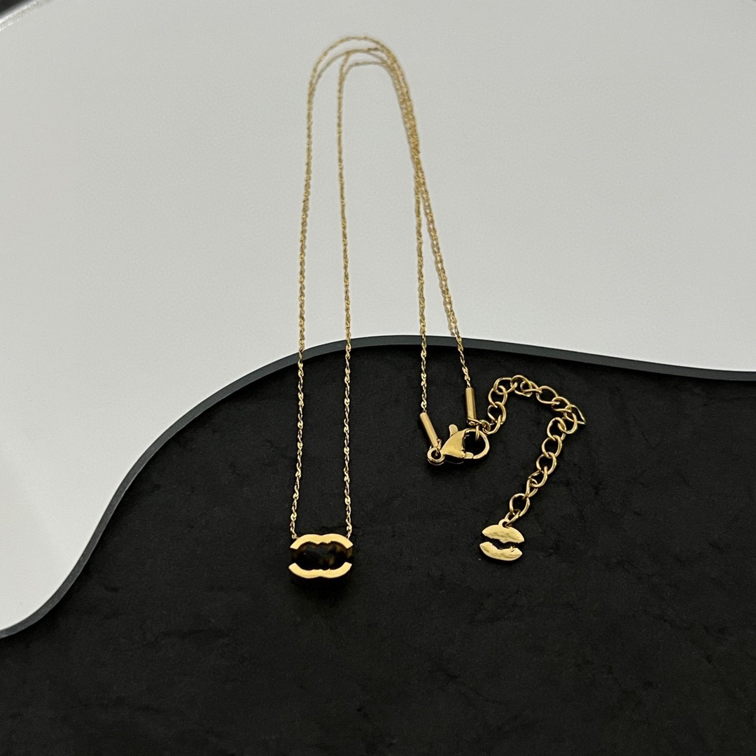 Accessories Diamond Ring Luxury Designer Necklace Flowers Clover Bangle Women 20 Style Double Letter c Pendant Necklaces Channel Sweater for Ccit-image-890689697