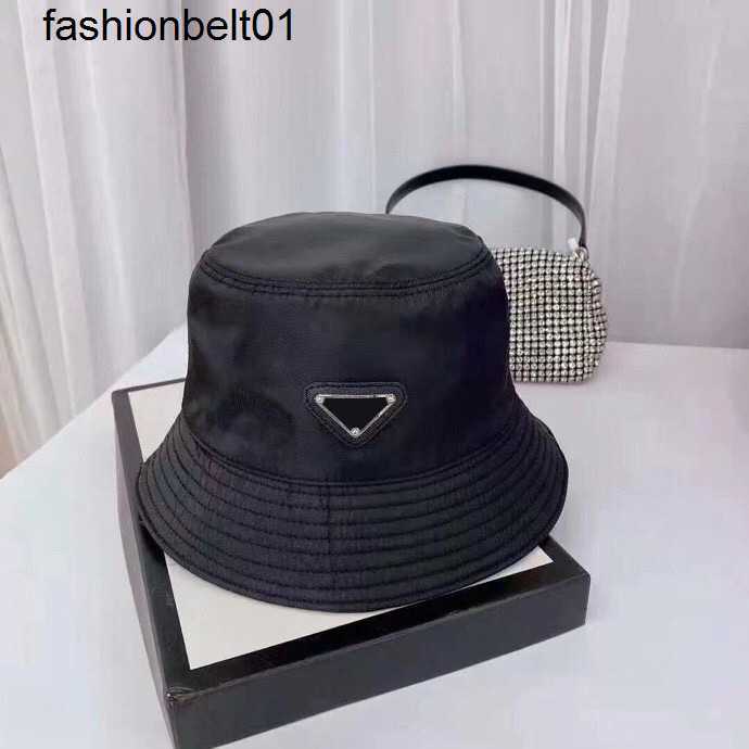 

Designers bucket hats Luxurys sun hat solid color letter buckethat casual temperament hundred take couple caps travel Garden fashion cap very nice, Red