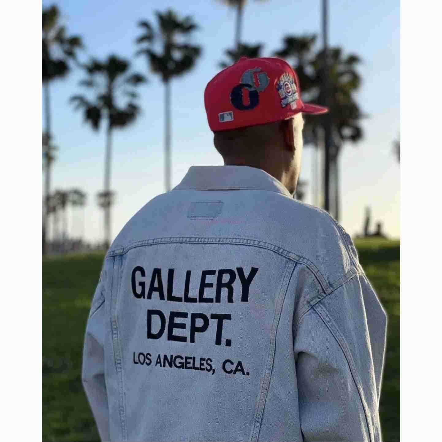 

Designer Clothing Galleries Casual Coats High Version American Fashion Galleryes Depts Los Angeles Limited Men' Women' Wash Blue Damage Jacket Denim Jacket, Shipping fee