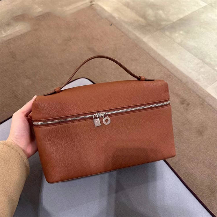 

2023 Womens shoulder bags fashion Extra Pocket L19 Ostrich pattern genuine leather Loro piana designer top quality Two way zipper handbags, 1 white color silver hardware