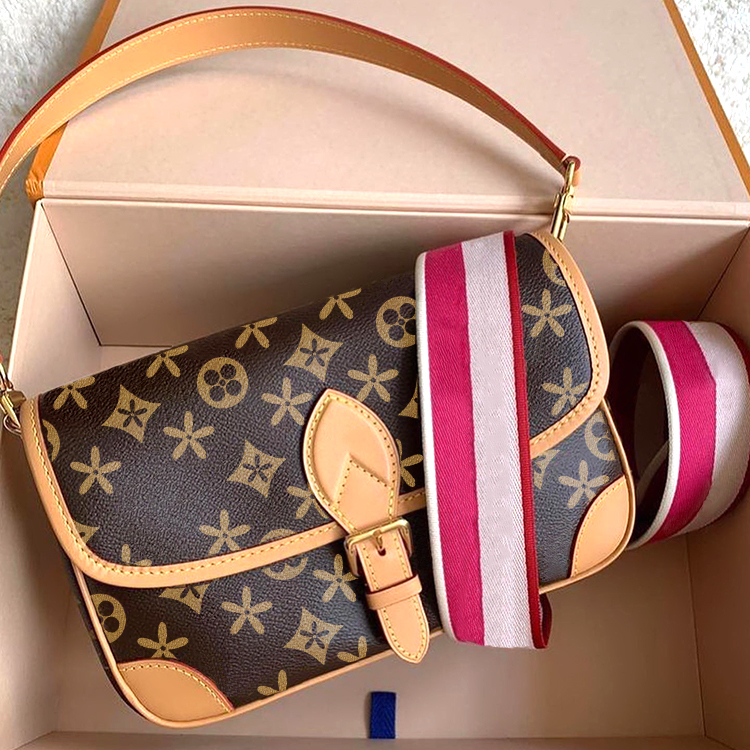 

Luxury M45985 M46386 diane bag baguette handbag Mens clutch crossbody Vintage shoulder bags small designer Womens fashion hobo Genuine Leather tote embossed Bags, White