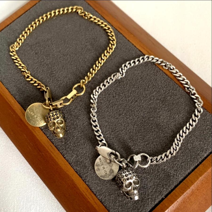 

Hiphop Rock Thick Chain Charm Punk Stud Bracelet in Antique BLACK Skull Pendant Bangle Men Women Couple Gold Bracelets Designer Jewelry MCQB-0890