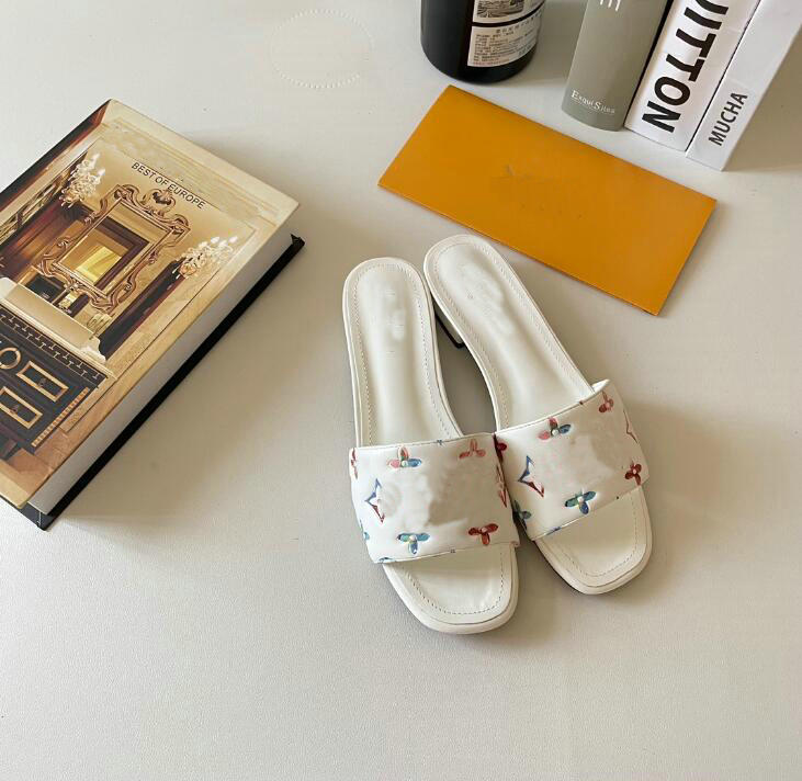 

Women Designers Sandals Sunset Flat Comfort Mules Padded Front Strap Slippers Fashionable Easy-to-wear Style Slides men womens shoes J, White