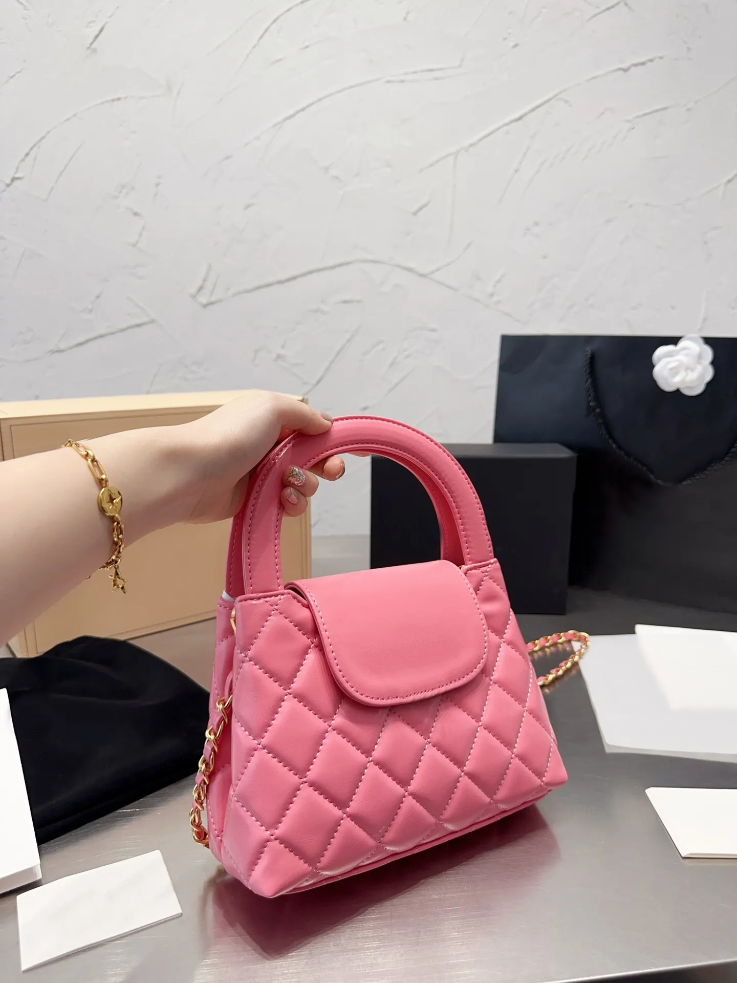 

Fashion bags Classic Diamond Quilted Flap Shoulder Handbag Top Handle Vintage Handbags Gold-tone Hardware Matelasse chain bag Designer Bag Women crossbody bags, Pink
