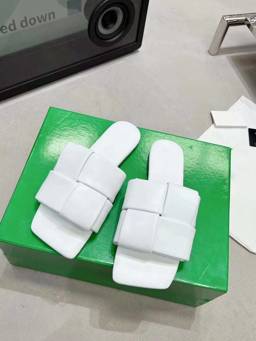 

European Roman summer women's flat heel bread slippers, diamond design, designer, fashionable, sexy, colorful, real leaher Weaving style, Beige