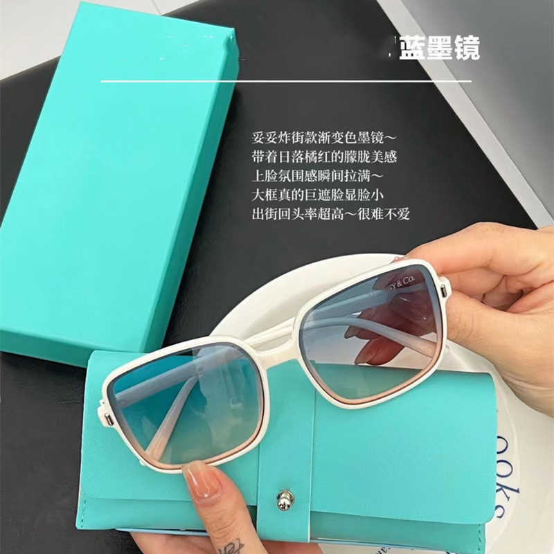 

Frames Tify C Blue Gradient Crystal Polygon UV Resistant Sunglasses