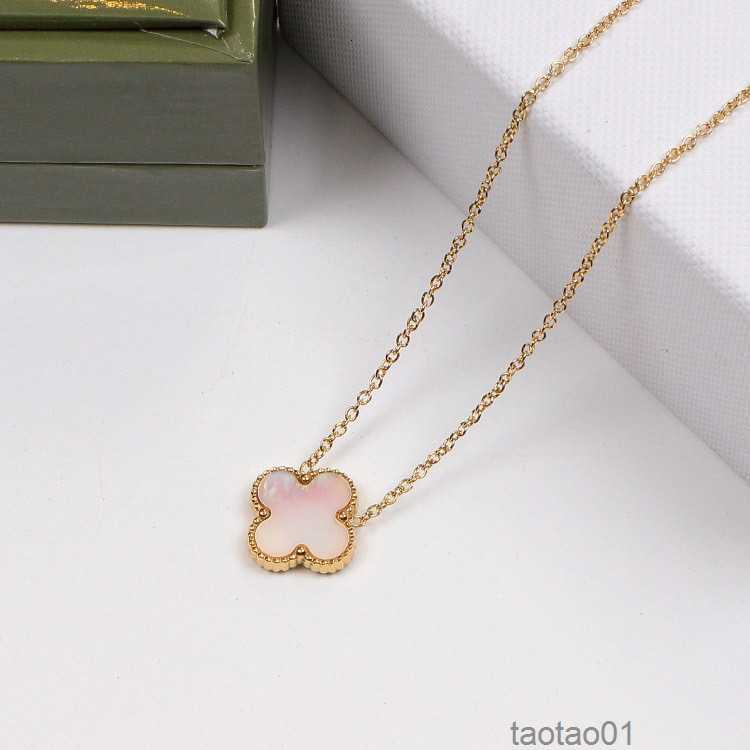 

Womens Luxury Designer Necklace Fashion Flowers Four-leaf Clover Pendant 18k Gold Necklaces Jewelrygek1