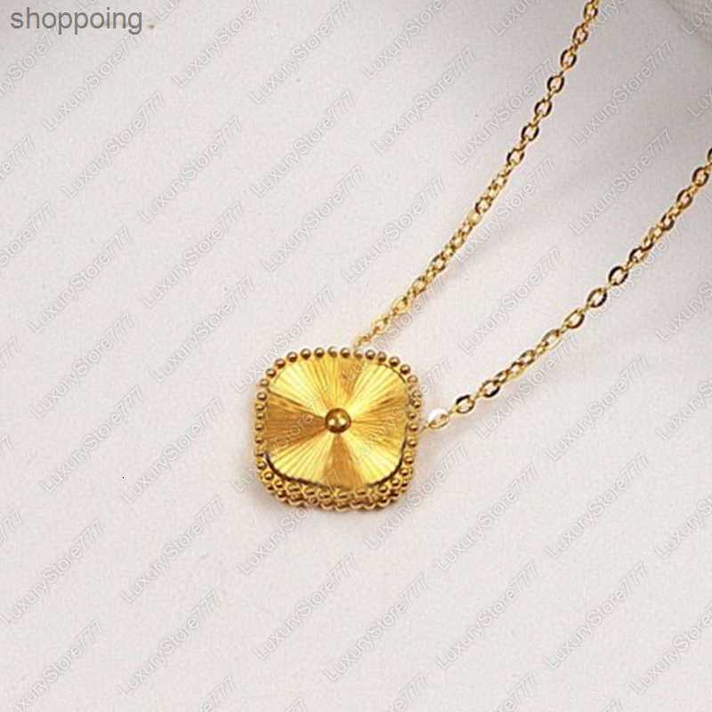 

Gold Pendant for Four Leaf Clover Necklace Womens Letter Steel Jewelry Girl Best Wedding Gifts Parties Chains Iced Out Chain