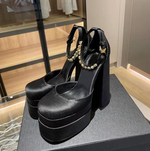 

Womens Medusa Aevitas Double Platform Pumps Shoes Ladys Fashion Luxurys Designers Square Toe High Heel Sandals Genuine Leather