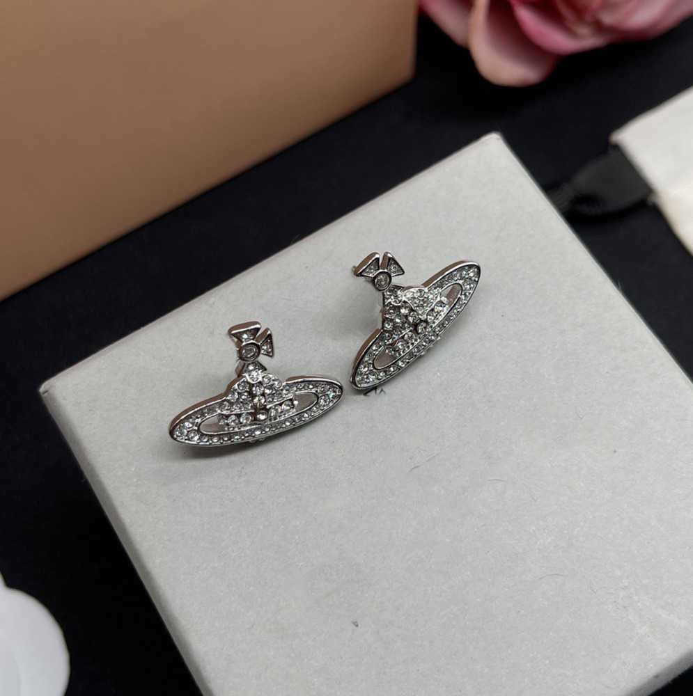 

Stud Designer Earrings Vivian Luxury Women Fashion Jewelry Earing Metal Pearl Earring cjeweler Westwood Woman Breathable design 65ess