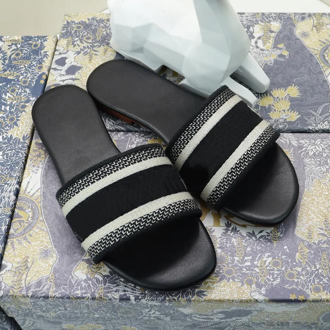 

Designer Slippers cd 2023 Summer New Embroidery Couples Home Shoes Beach Slippers Gifts for Women Sandal