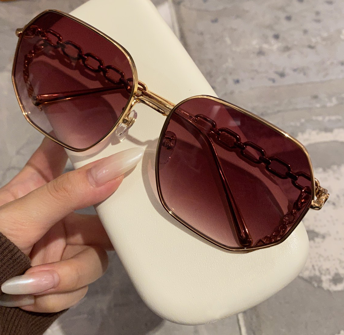 

Gold Chain Square Sunglasses Women Summer Sunnies gafas de sol Sonnenbrille Sun Shades UV400 Eyewear with Box