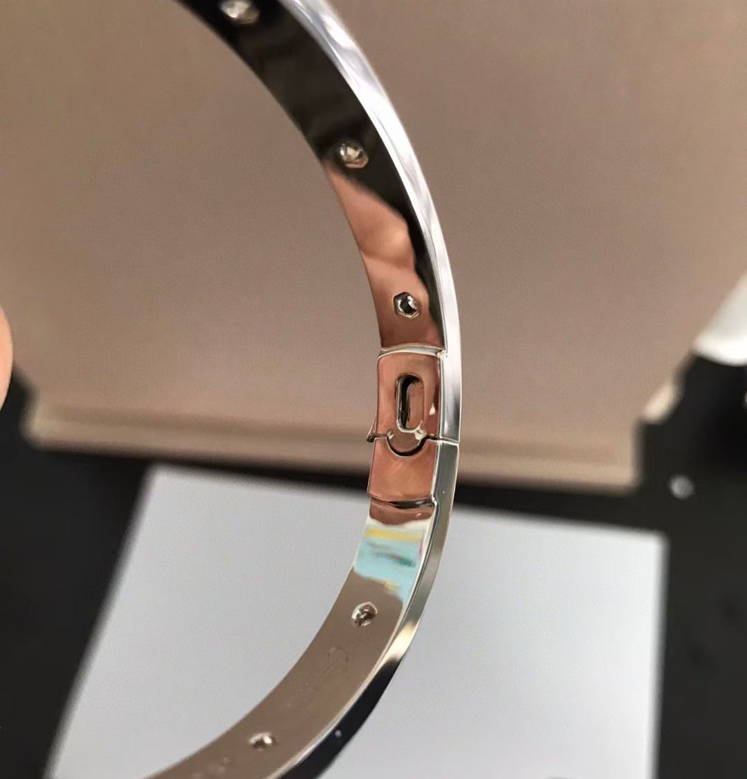 2023 Luxury quality V gold material charm punk band wide bracelet with all sparkly diamond in silver plated have box stamp PS5138