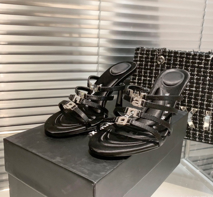 Luxurys Summer 2023 Dress Shoes Sandals Rhinestone Letter High Heels Women's Lemu Slim Strap Open Toe Half Top Sizes 34-40size 35-40