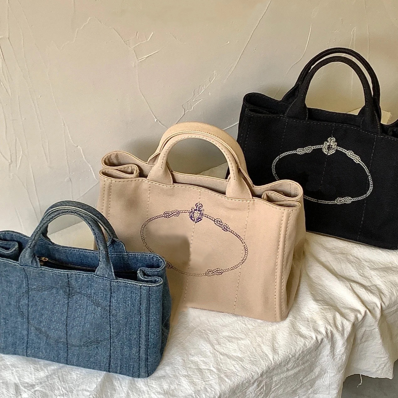 

canvas triangle prad totes Womens Cosmetic Bag pochette weekend bag Designer hobo Shoulder lady Stuff Sacks mens Wallets handbags Duffel Bags Cross body Clutch Bags, Black