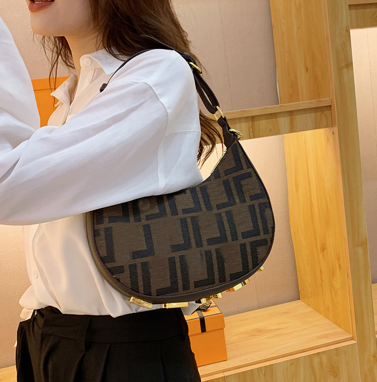 

Women 2023 Designer Brown Hobos Shoulder Bags axilla Handbags Purses Luxury Girl Size Zipper Crossbody Bag Famous Summer Half-Moon Lady Bag Print Text Letter Wallet, Same as image