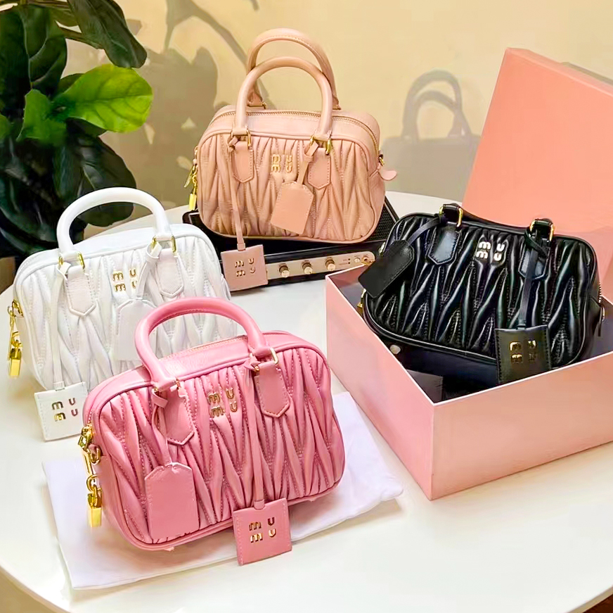 

Miui shoulder bag Miu Matelasse bowling handbags purses Womens Mens Designer crossbody square Genuine Leather tote clutch Evening Cosmetic city wrinkle brand bags, Red