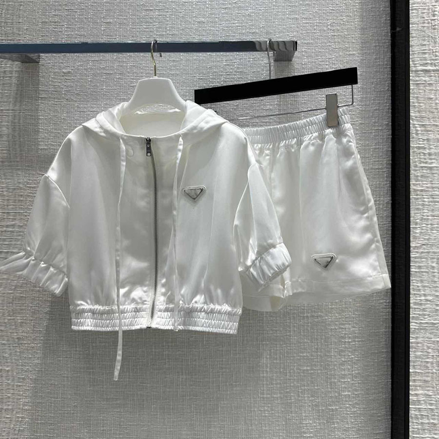 

Womens Tracksuits Designer Woman Fashion Two Piece Set Summer Sun Protection Tracksuit Casual Outdoor Shorts Jackets Sweatsuits, Black