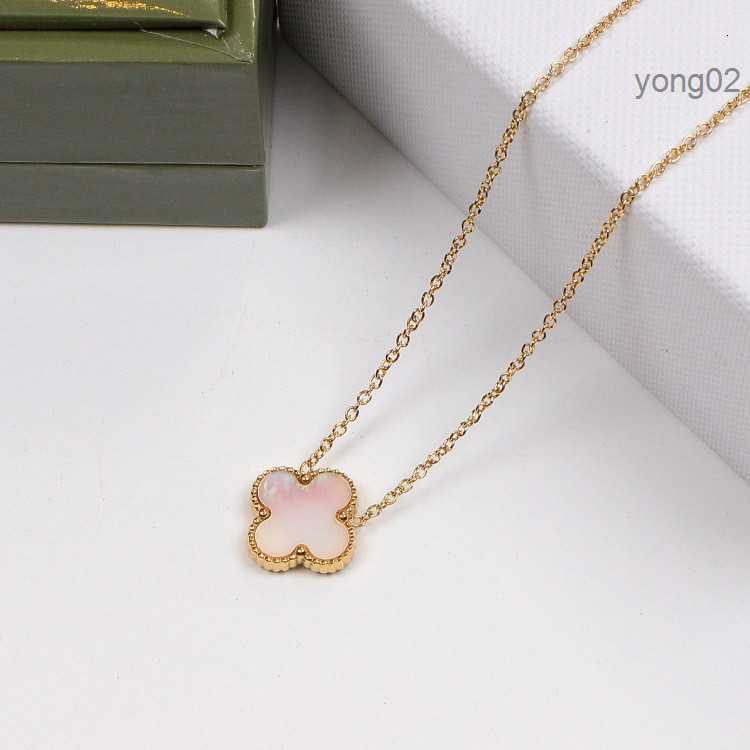 

Womens Luxury Designer Necklace Fashion Flowers Four-leaf Clover Pendant 18k Gold Necklaces Jewelry